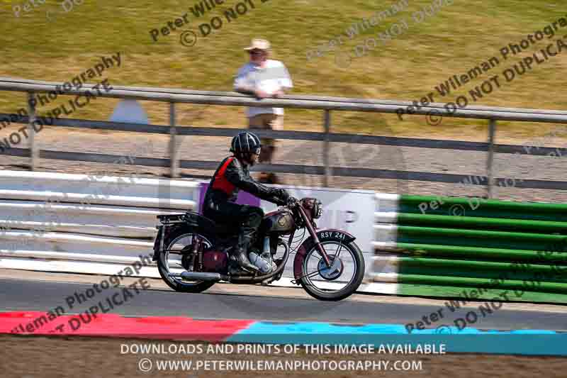 Vintage motorcycle club;eventdigitalimages;mallory park;mallory park trackday photographs;no limits trackdays;peter wileman photography;trackday digital images;trackday photos;vmcc festival 1000 bikes photographs